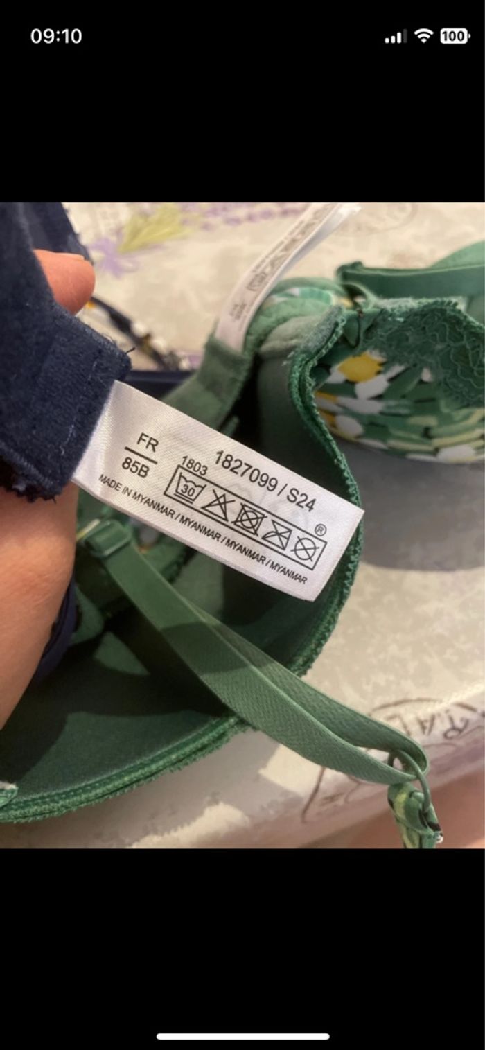 Soutien-gorge - photo numéro 2