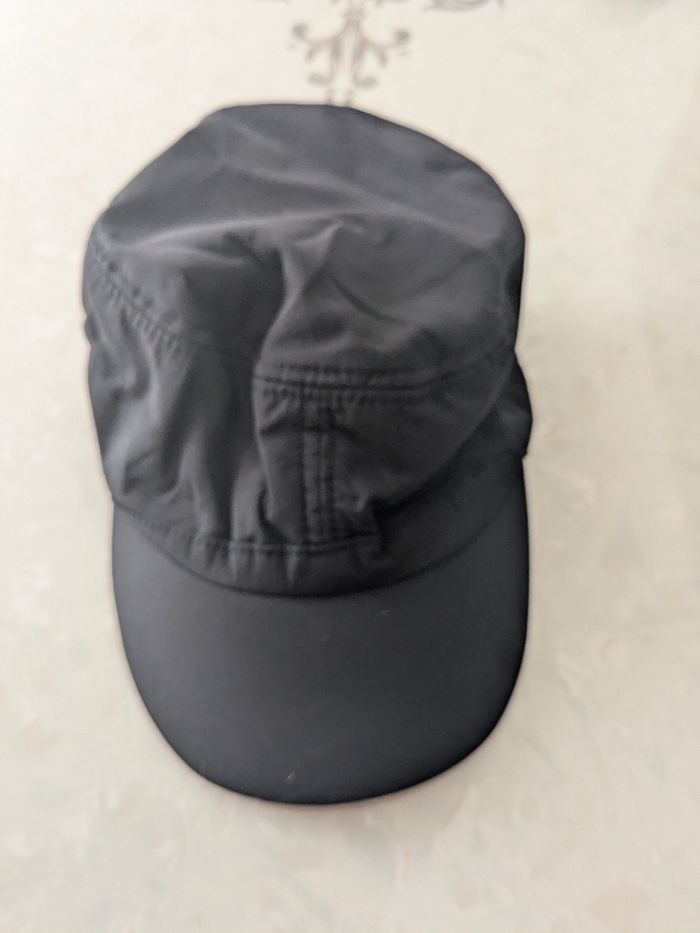 Belle casquette noire pour femme. Taille unique - photo numéro 3