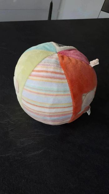10 € Petit ballon en mousse d'éveil de marque noukie's