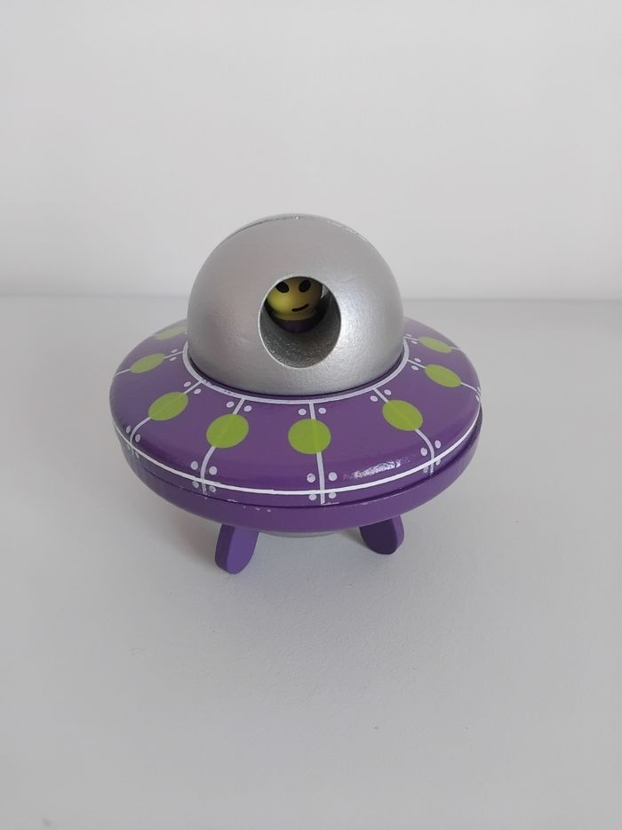 Puzzle  en Bois 3D aimanté Soucoupe Volante Kit Magnet Complet JANOD 🛸 - photo numéro 4
