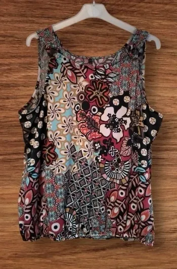 🌸 Top Fleurie Taille 5 (L/XL) 🌸