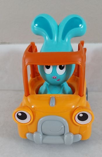 Voiture lapin crétin