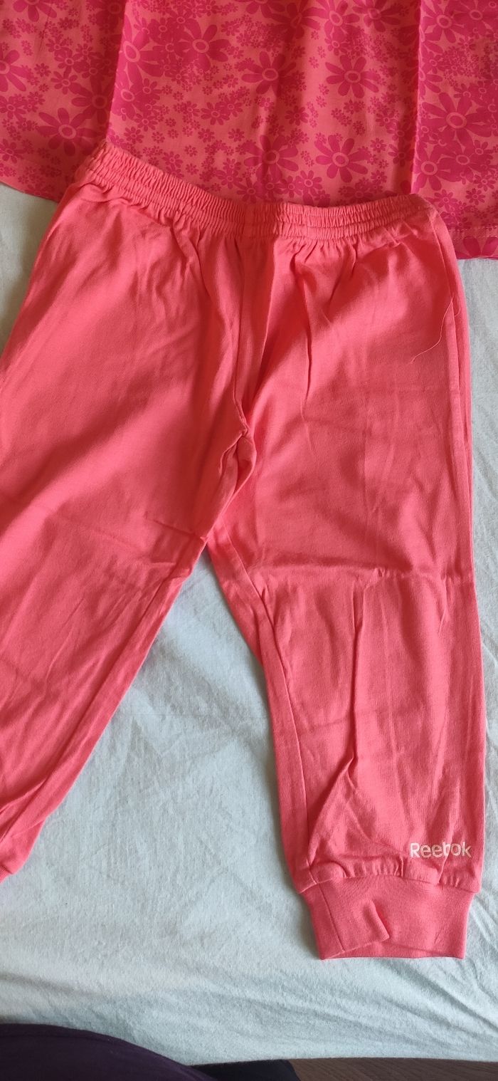Ensemble  fille Reebok 4 an neuf. - photo numéro 2