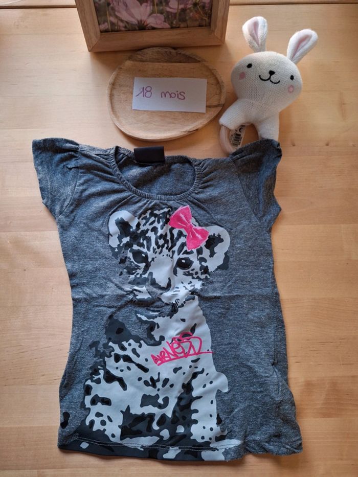 T-shirt manches courtes pour fille taille 18mois très bon état