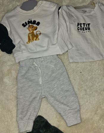 Ensemble bebe taille 1 mois
