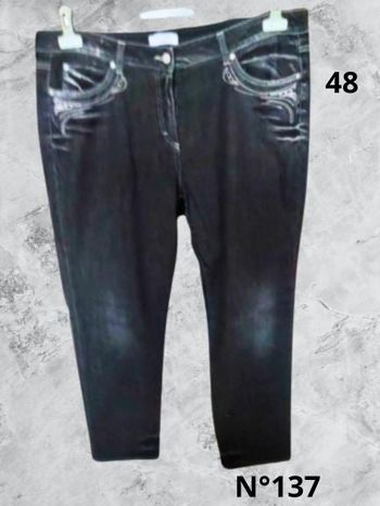 N°137 Jean noir T48. Zucchero Milano. Taille haute, coupe droite.