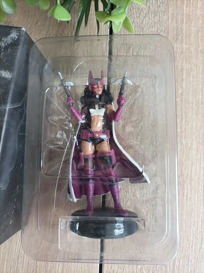 Figurine Huntress DC Comics Eaglemoss Super Hero - photo numéro 2