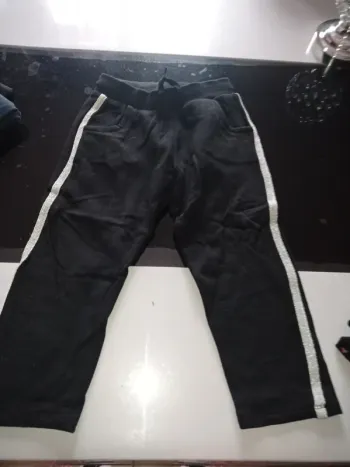 Pantalon jogging noir avec bande argenté