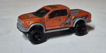 Hot Wheels ’17 Ford F‑150 Raptor – pick‑up orange off‑road