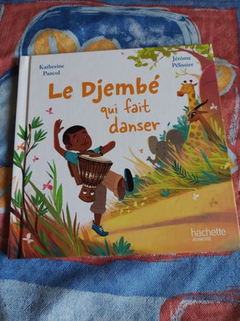 Hachette jeunesse le djembé qui fait danser