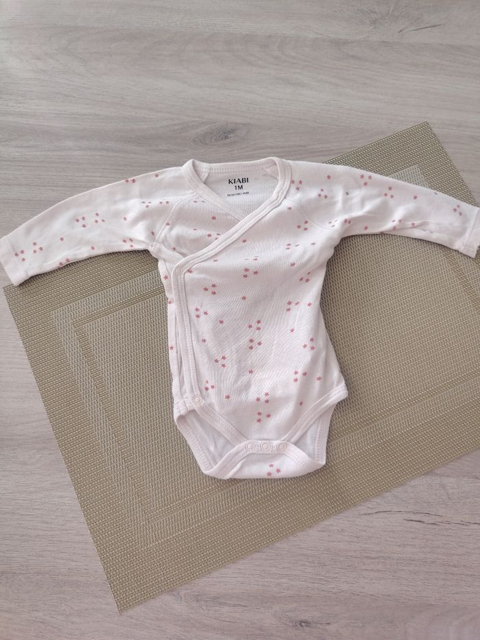 Lots pyjama / bodies  1 mois - photo numéro 3