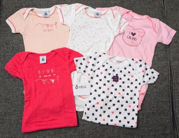 Lot de 5 bodies manches courte - Multi marques - 6 mois - Neuf juste lavé