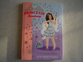 PRINCESSE ALICE ET LE MIROIR MAGIQUE