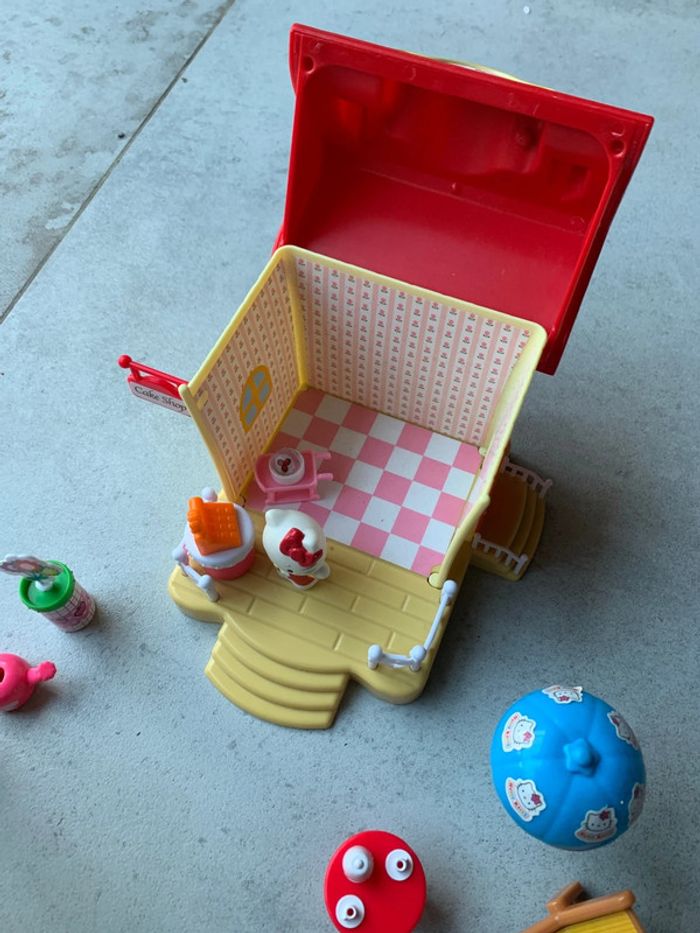 Lot jouet café shop hello kitty avec terrasse et accessoires sanrio - photo numéro 6