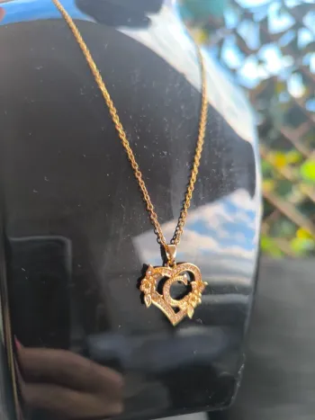 Collier lettre C , acier inoxydable neuf idée cadeau