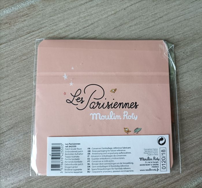 Patch brodé fleur thermocollant Les Parisiennes Moulin Roty Lucille Michieli neuf emballé - photo numéro 2