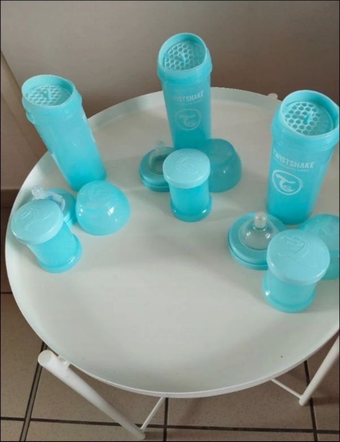 Lots 3 biberons twistshake de 260 ml + 3 doseurs pour le lait