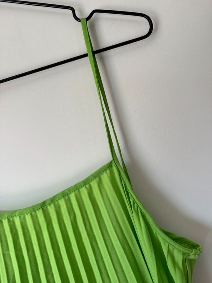 👗 Robe plissée mi-longue à bretelles fines - Vert- neuf sans étiquette - Mango - taille M - photo numéro 3