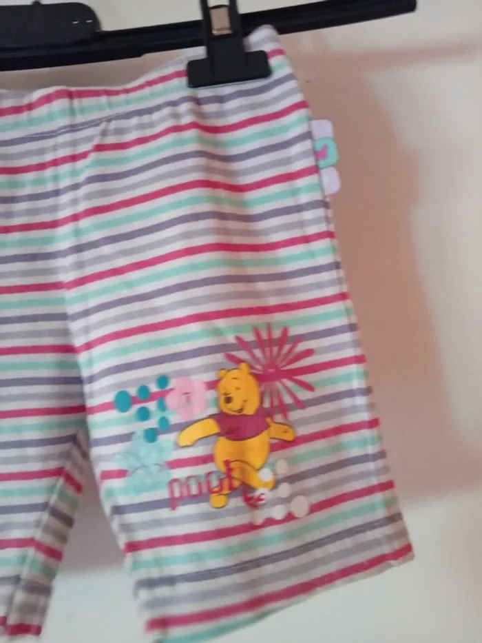 Joli short rayé. 2 ans - photo numéro 3