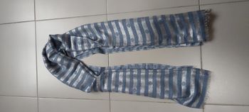 Écharpe bleu gris métallisée 183 x 68