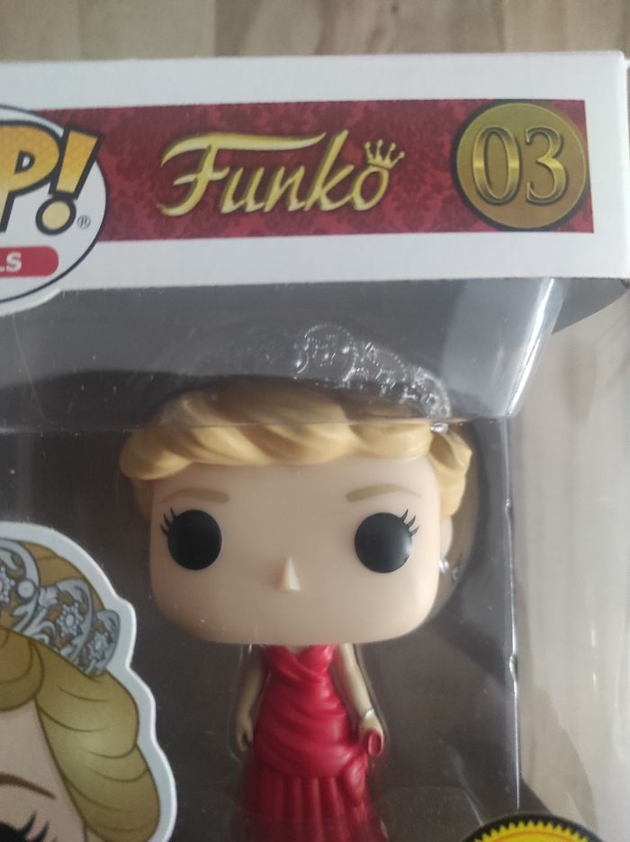 Figurine Funko pop Diana 03 chase edition ( Lady Di , Princess of Wales ) - photo numéro 7