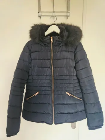 Doudoune courte cintrée à capuche bleu marine femme
