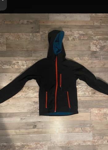 Veste coupe avant avec capuche