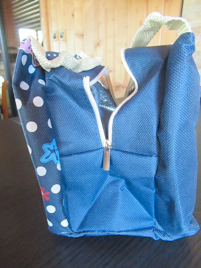 Sac isotherme (glacière, lunch box) Stitch neuf - photo numéro 3