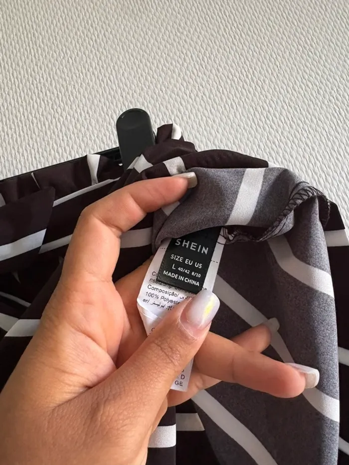 Short noir à rayures blanches - taille L - photo numéro 5