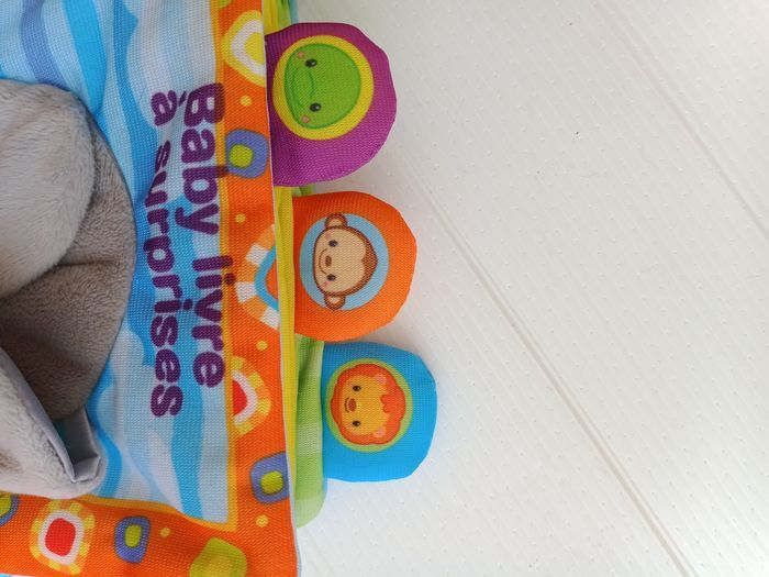 Baby livre à surprises VTech pour éveiller les sens de bébé - photo numéro 10