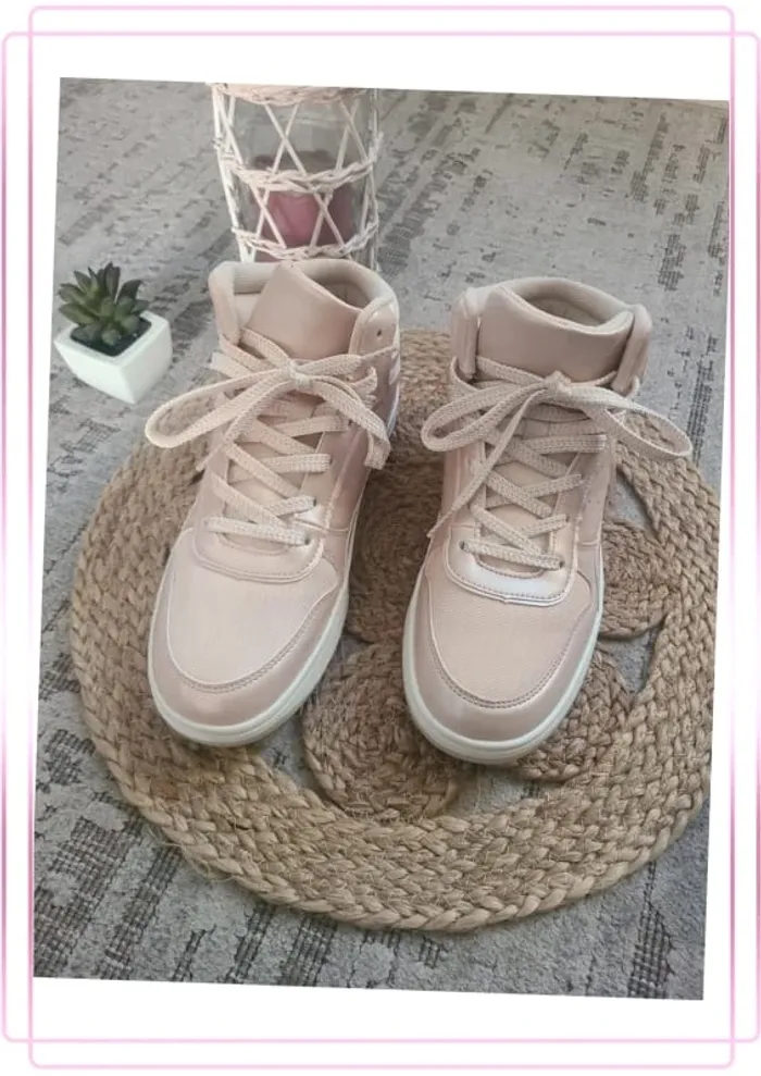 Baskets montantes  – neuves et confortables - photo numéro 3