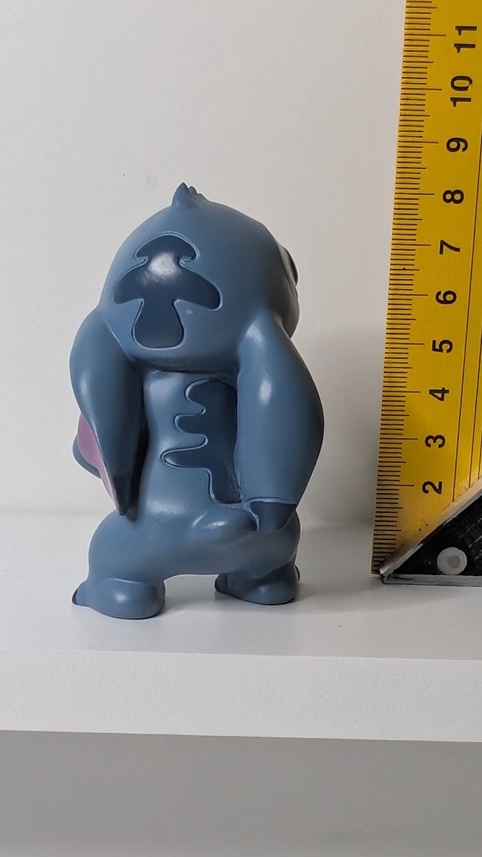 [Enesco] Figurine Stitch avec un bouquet - photo numéro 2