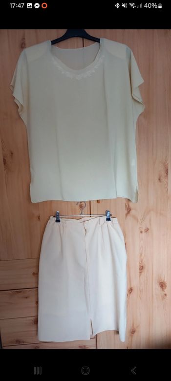T-shirt + jupe