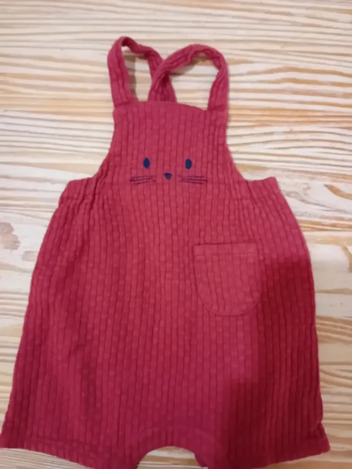 Gros lot de vêtements été fille, barboteuses, combishort, tee-shirt et shorts - photo numéro 8