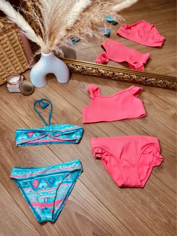 Taille 5 ans lot de 2 maillots de bain 2p fille décathlon primark rose fluo et bleu turquoise 🩷