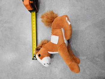 Peluche cheval assis