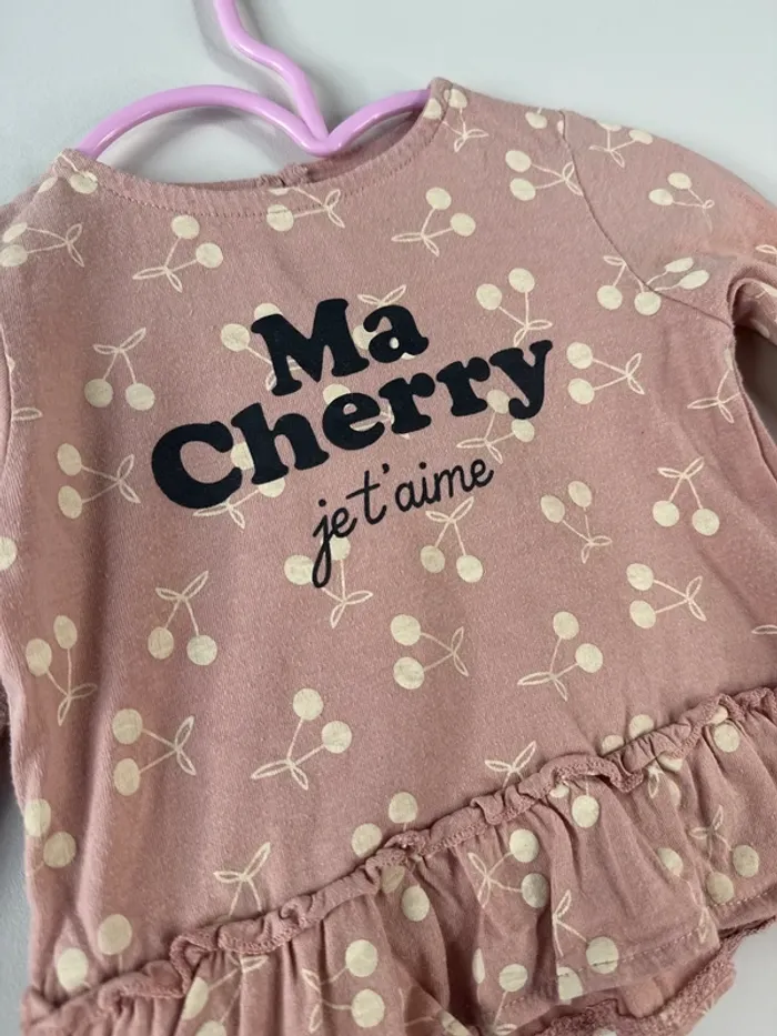 👚 haut manche longues - cerises - bébé fille - 6 mois - Kiabi - bon état - 100% coton - photo numéro 2