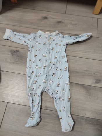 Pyjama Snoopy h&m 2-4 mois très bon état