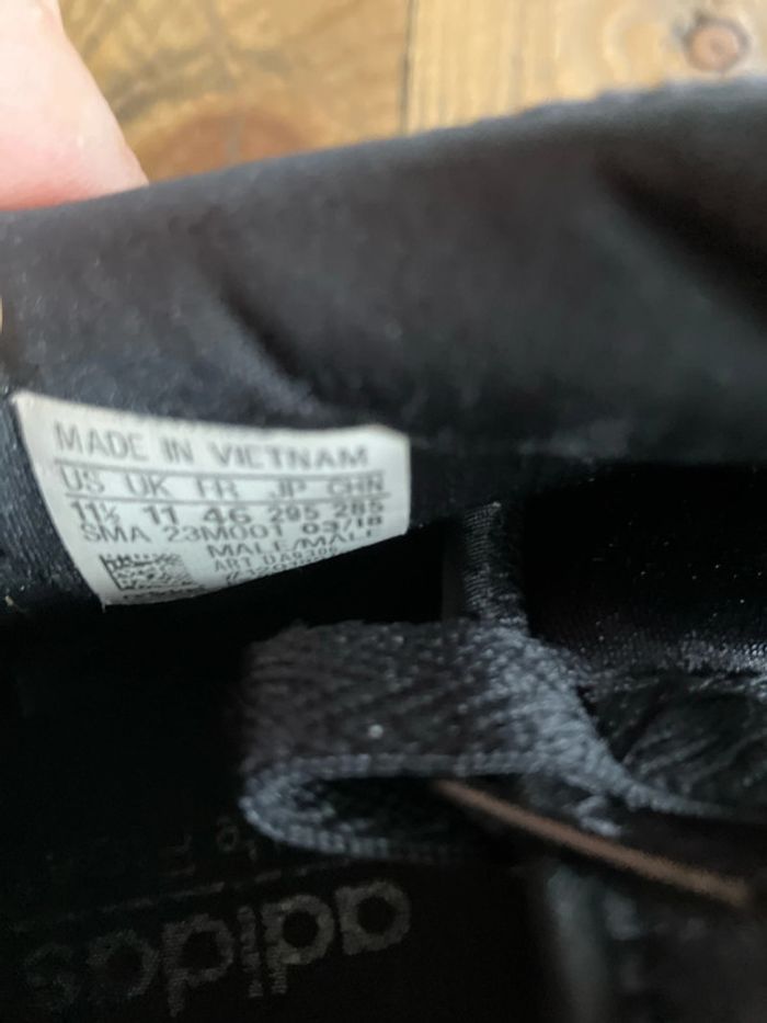 Chaussure adidas taille 46 - photo numéro 3