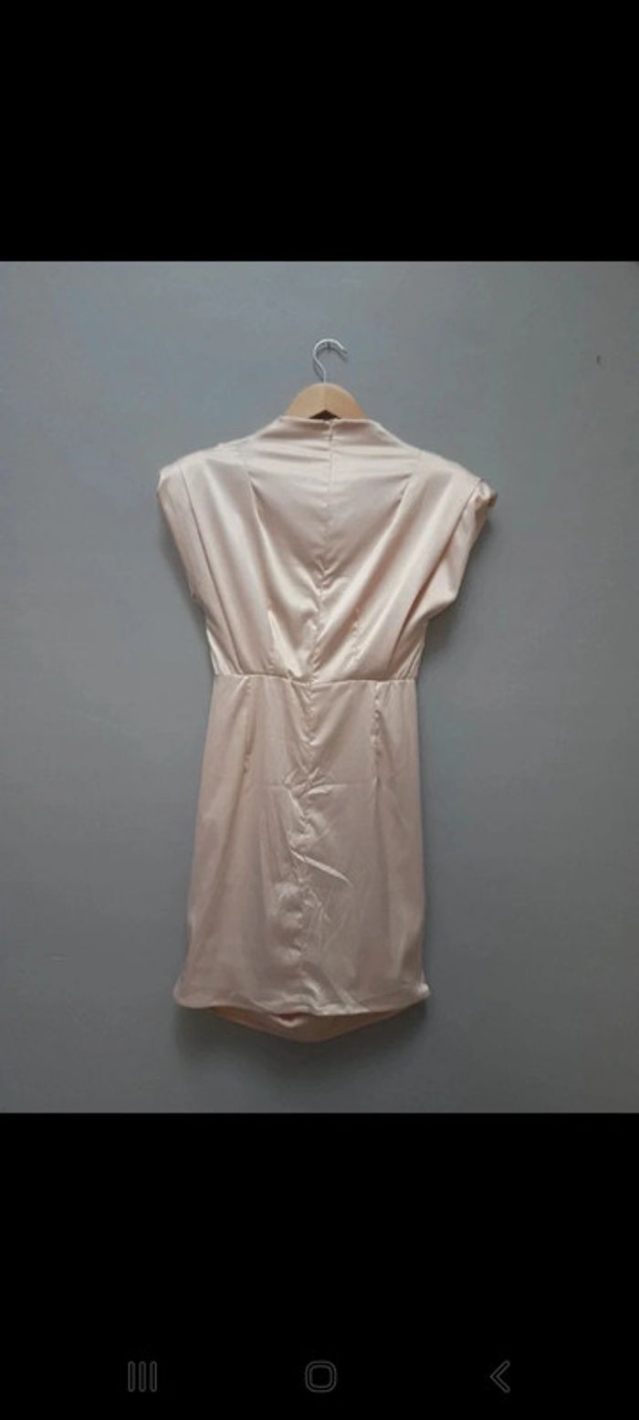 Robe chic satiné - photo numéro 4