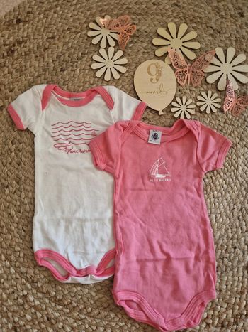 Lot de body manches courtes rose et blanc petit bateau bebe fille 9 mois