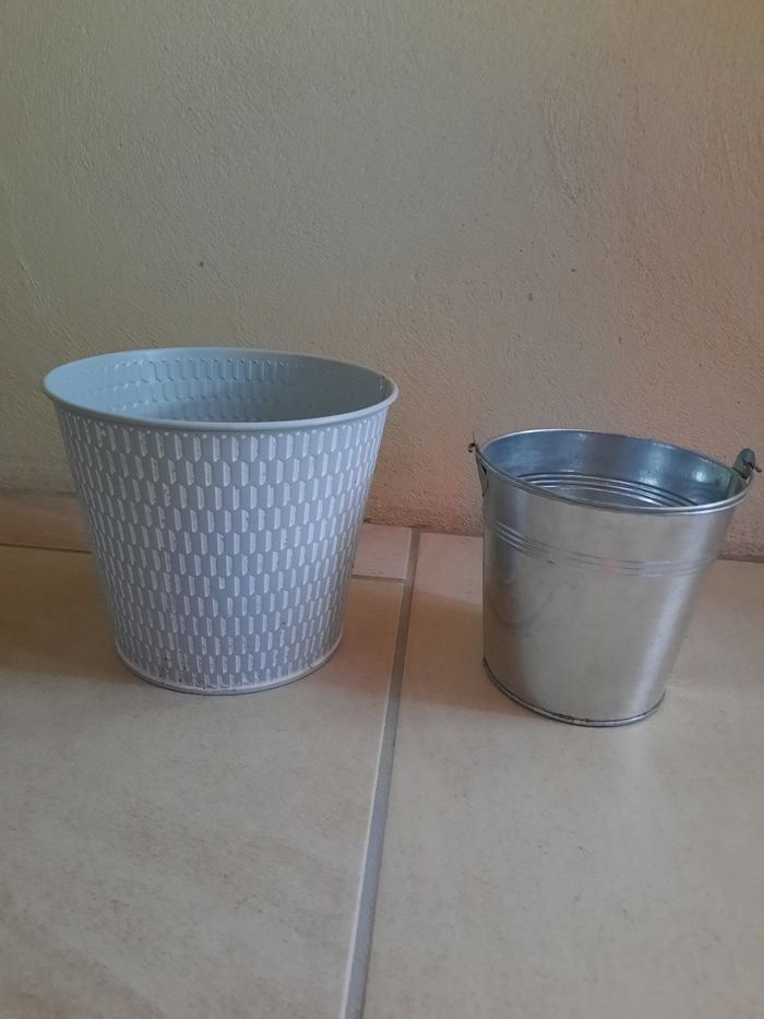 Lot de 2 cache pot en métal