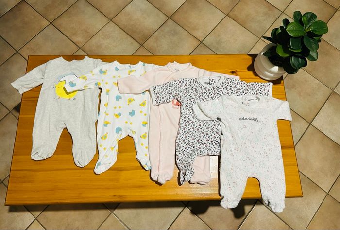 Lot de 10 pyjamas multiples marques