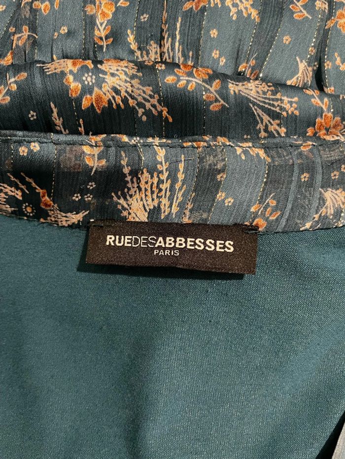 Robe à manches longues en voile doublé bleu satinée à motifs beige col V rue des Abbesses taille 38 - photo numéro 9