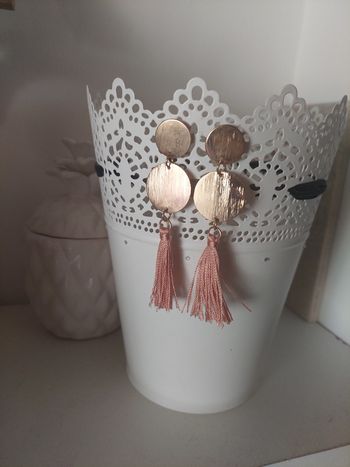 Boucles d'oreilles pendantes pompons coloris doré bohème TBE