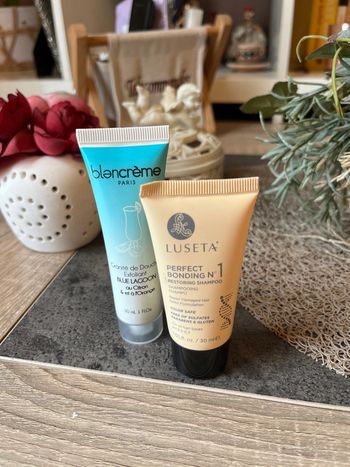 Lot douche (gel exfoliant et shampooing)
