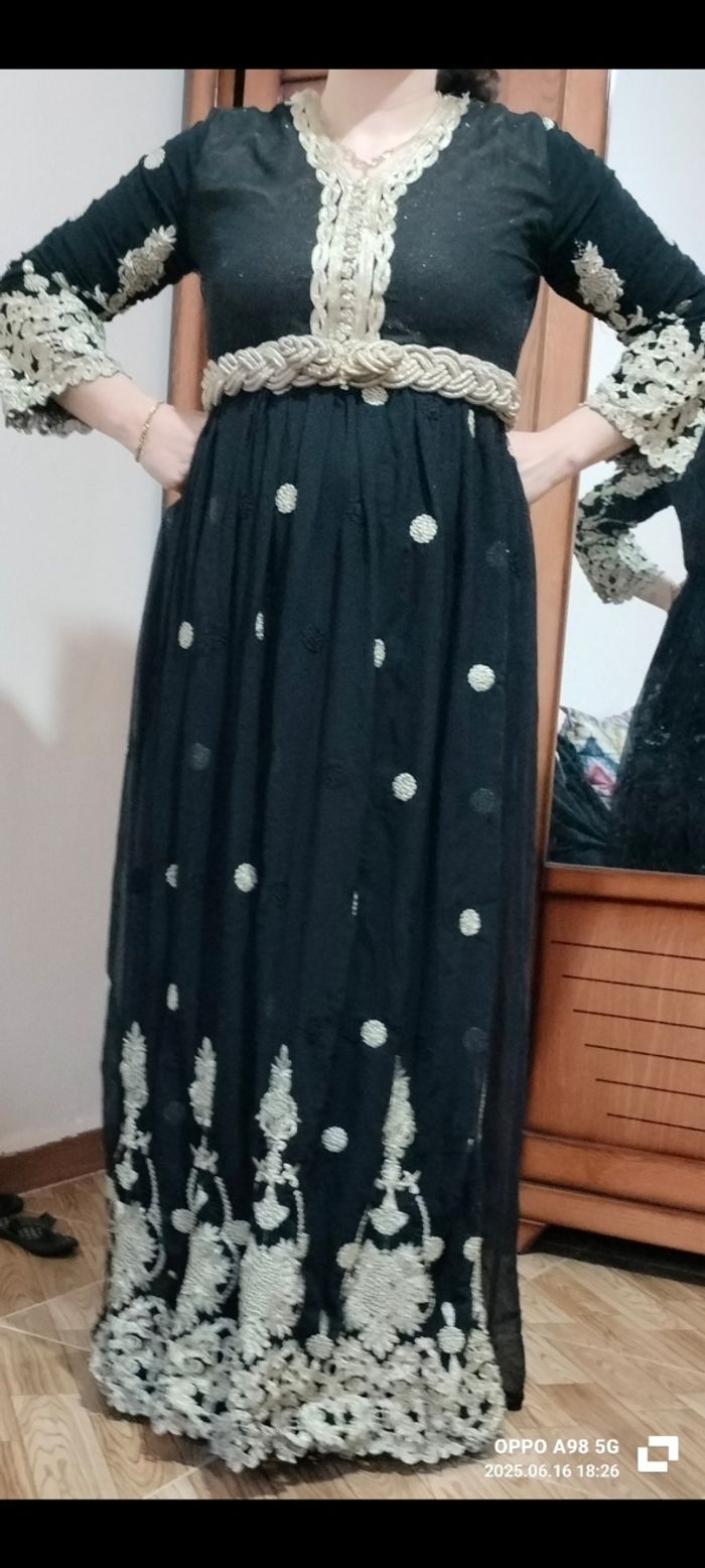 Robe noire - photo numéro 2
