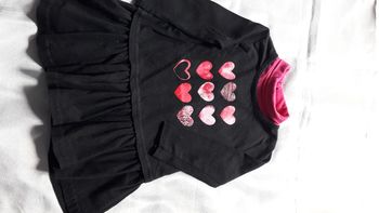 Robe col roulé noire avec coeurs roses 12 mois