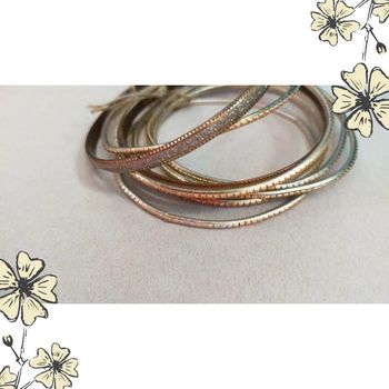 Lot de 10 bracelets fins dorés et argentés – effet texturé