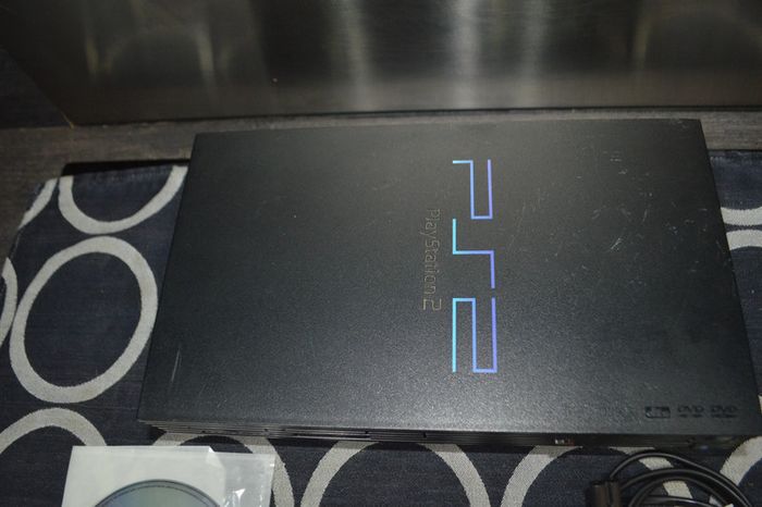 Console PS2 avec 1 jeu et 1 manette - photo numéro 2